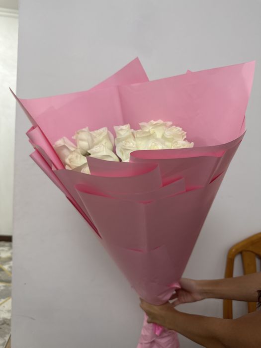 Белые розы 17 штук