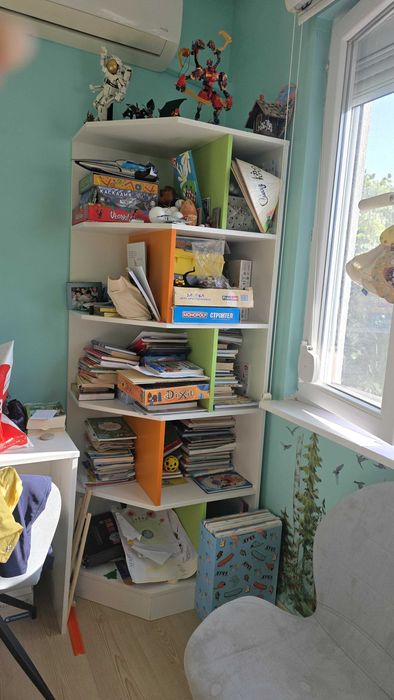 Етажерка за книги и играчки