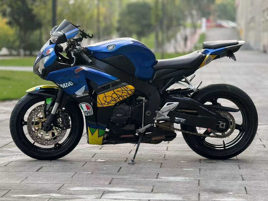 Honda CBR 1000 мотоцикл