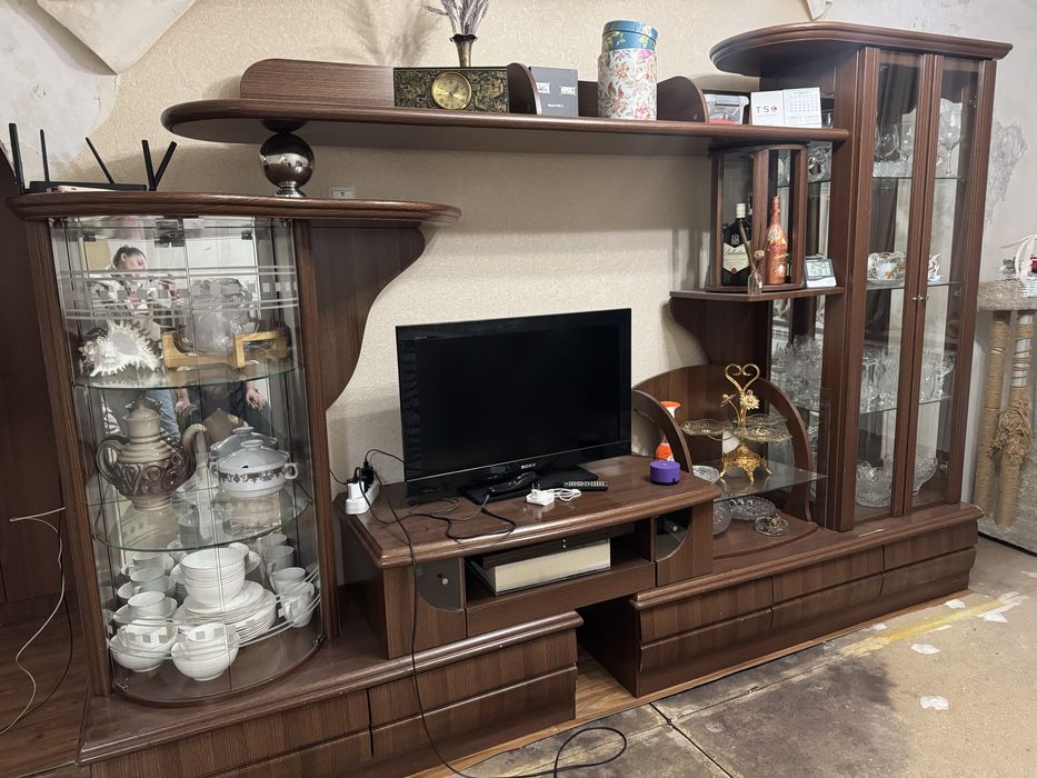 Стенка в зал отличная