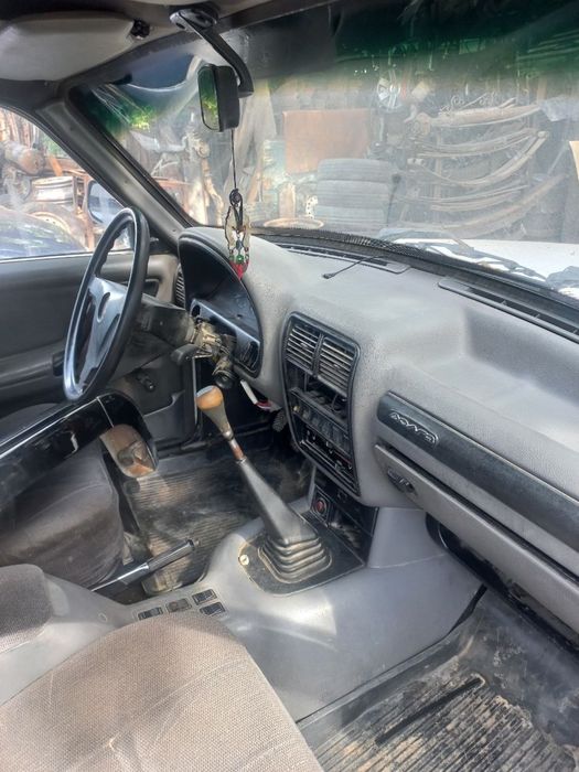 Gaz 3102 volga srochniy sotiladi