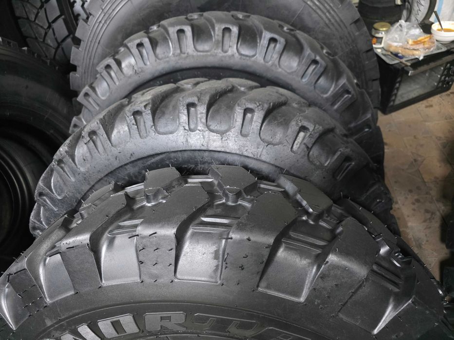 Шины на экскваторы бу 10.00-20