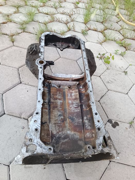 Продам нижний блок поддона от лексус gs 300 160кузов