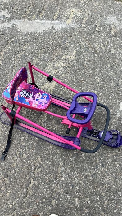 Санки для девочки с рулем отличные