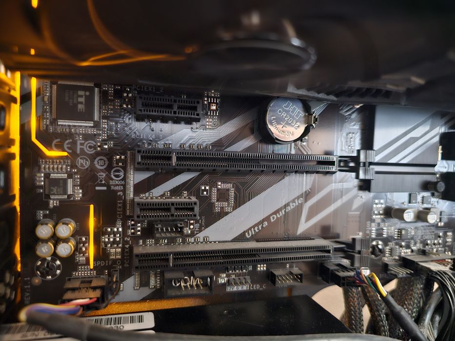 Gaming PC - i5-9600K / RTX 2060 Super 8GB / Z390 / 16GB RAM / Win 11