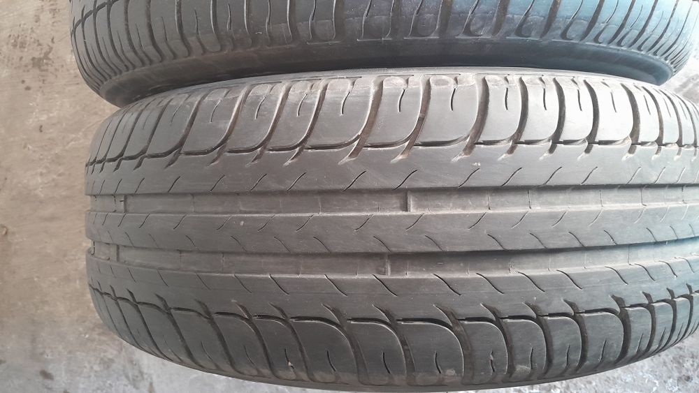 Продам шины 215/60 R16 .