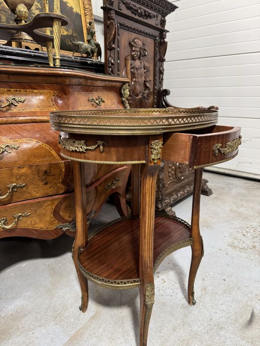 Masa din lemn cu intarsii si elemente bronz