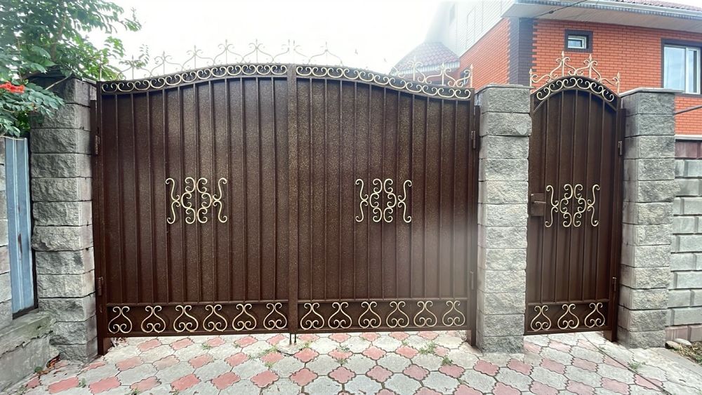 Покраска ворот , фасадов , крыши