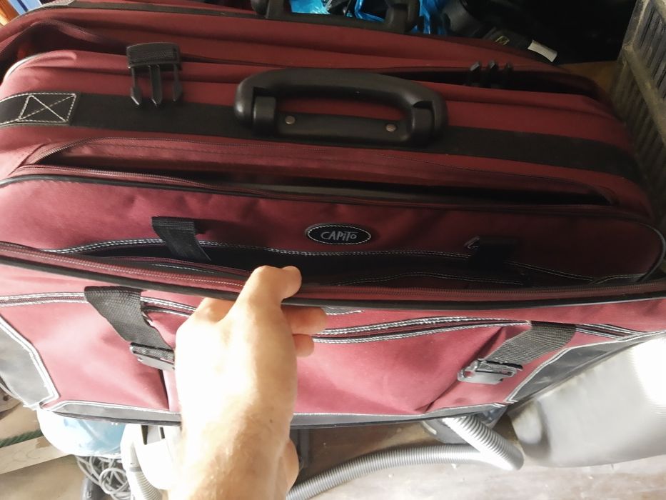 Продавам 2 ръчни куфара