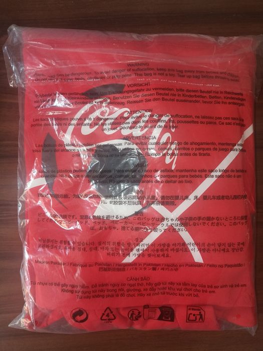 Vând hanorac Coca-Cola (nou)
