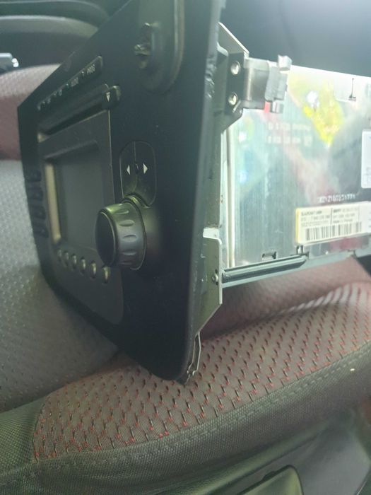 CD Player (Radio CD)-  Seat