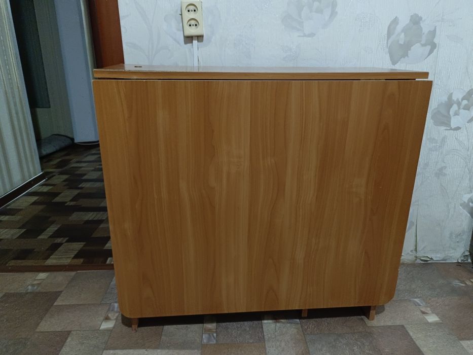 Продам стол состояние хорошее
