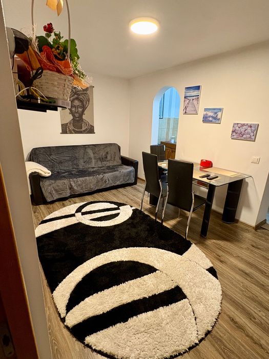 Închiriez apartament