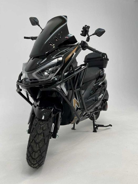 Скутер MAXI 200 сс,200куб