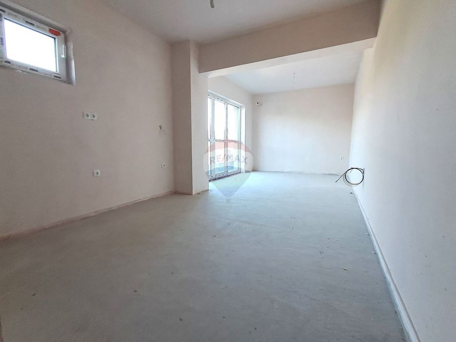 Продава се Двустаен апартамент в Варна, Изгрев - 70 кв.м за 2072 €/кв.м - Снимка #2