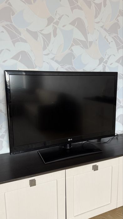 Телевизор LG, 100 см диагональ