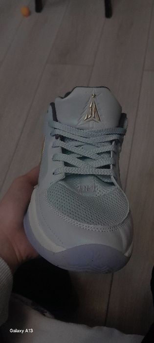 Продам баскетбольные кроссовки