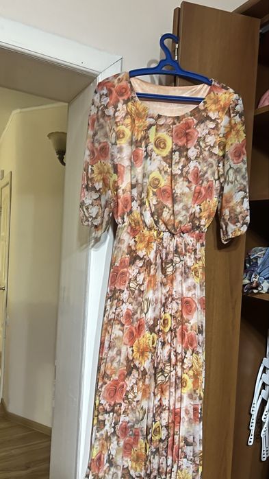 Продам женские  одежды  размер 46.