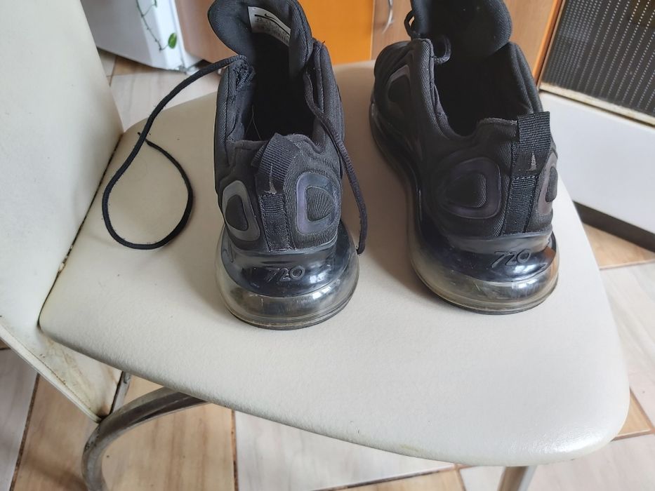 Vand adidași Nike Air Max720