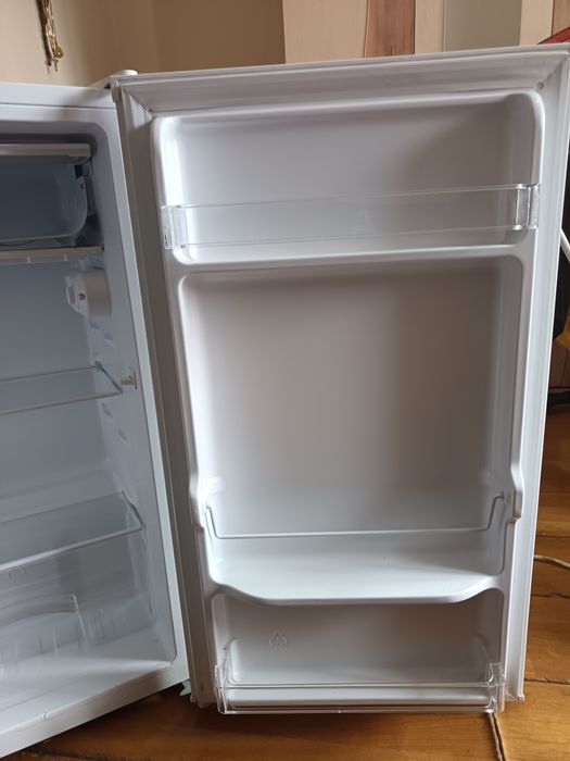 Vând frigider albatros