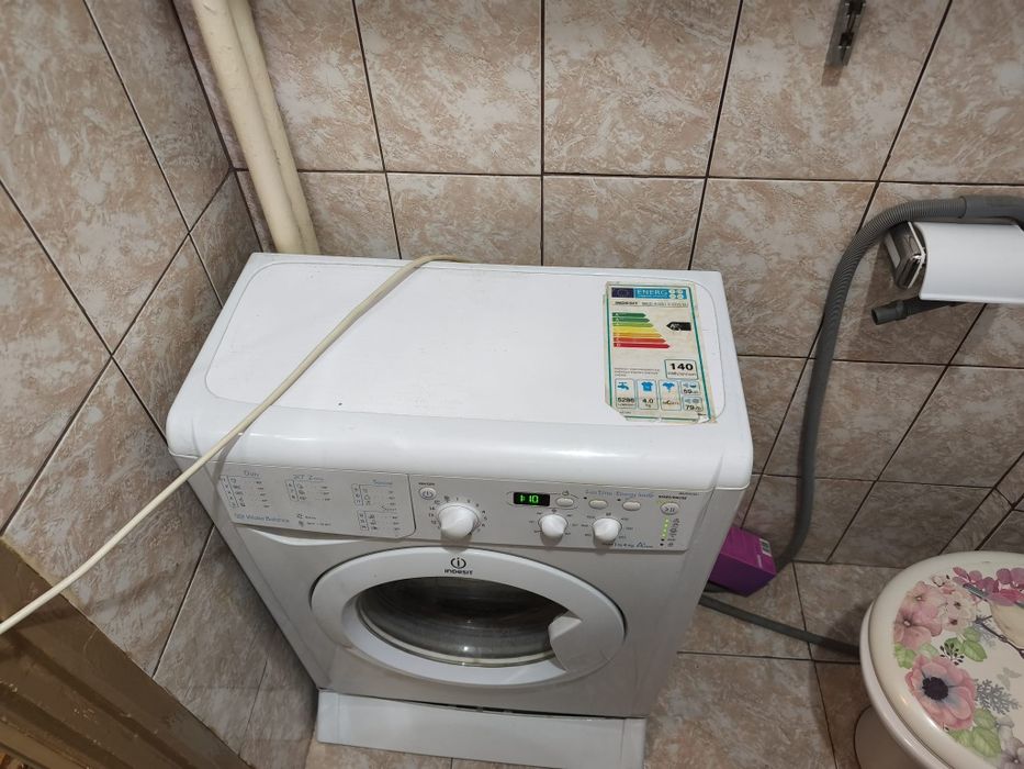 Mașina de spălat rufe Indesit