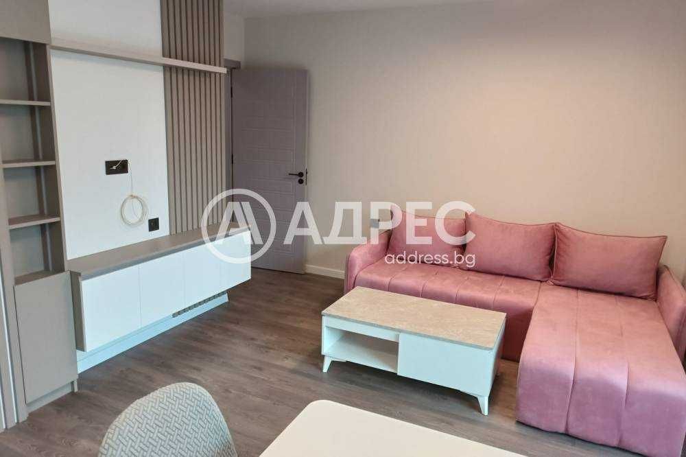 Дава се под наем Тристаен апартамент в Разград, Център - 81 кв.м за 511 € - Снимка #1