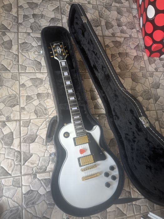 Электрогитара Gibson les paul custom