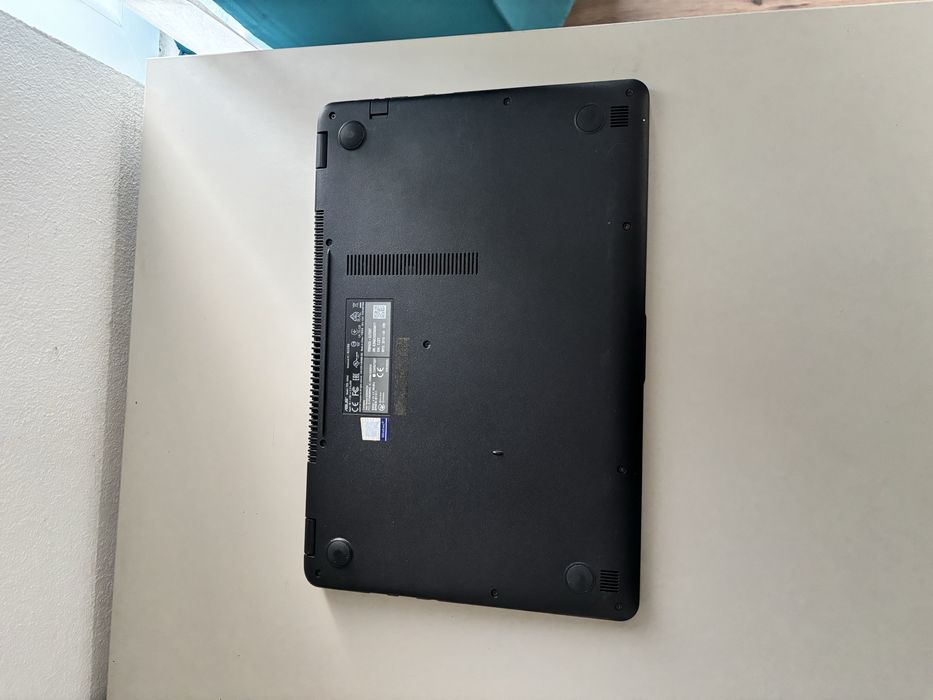 Asus Vivobook 15•Ryzen 5• 8gb ram• 15” infinity edge• SSD