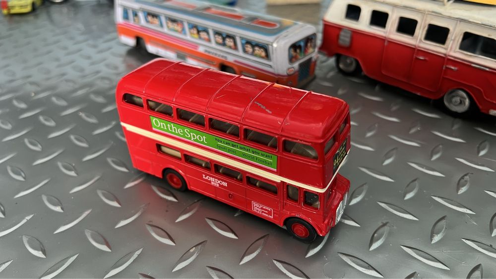 Стари метални колички