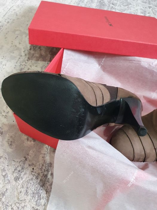 Женская обувь на каблуке