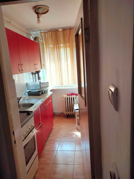 Închiriez apartament 2 camere parter zona lama 42 m2.