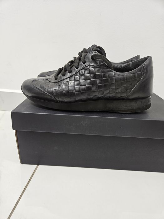 Adiasi Bigotti marimea 40 din pielea naturala

La spate au fost recon