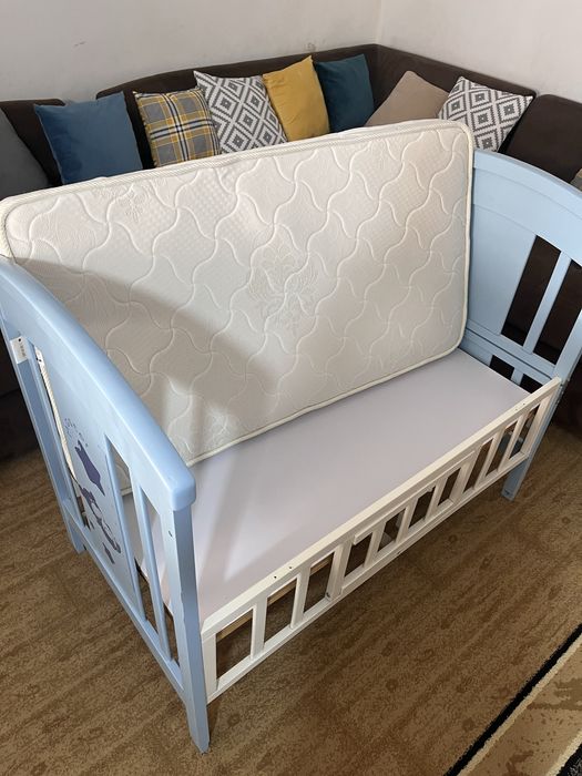 Детская кроваь с новым матрасом