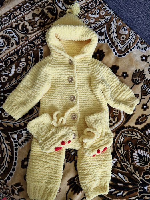 Продам детские костюмы