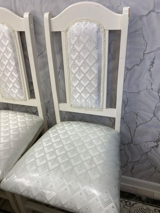 Продам обеденный стол со стульями