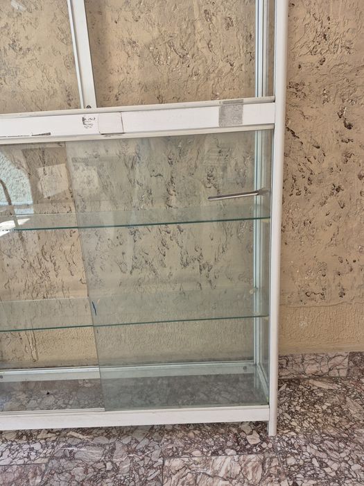 Стъклена витрина/ етажерка