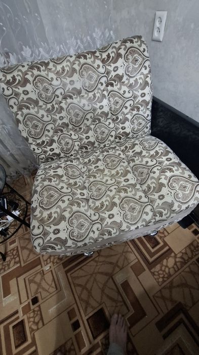 Мягкий уголок, диван и два кресла