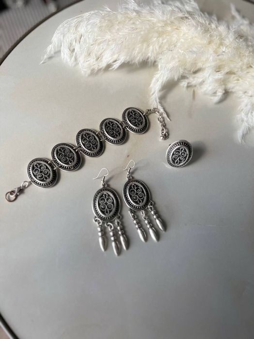 Ұлттық нақыштағы қол өнер - алқалар