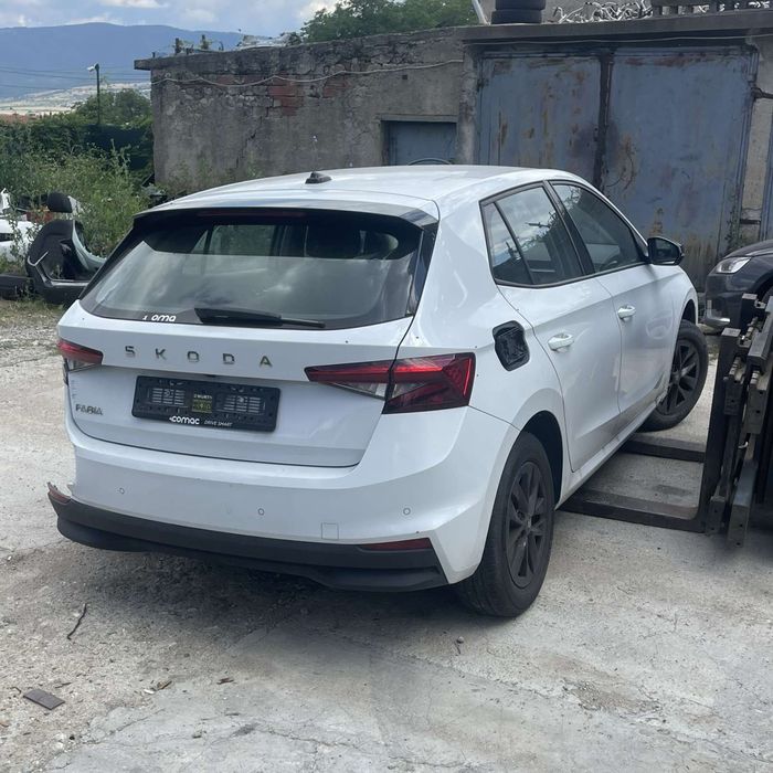 Skoda Fabia колата е на части