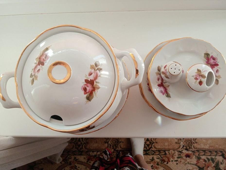 Продается столовый сервиз