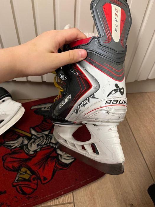 Продам  коньки проф