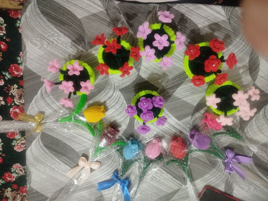 Gullar momiq simda tikilgan