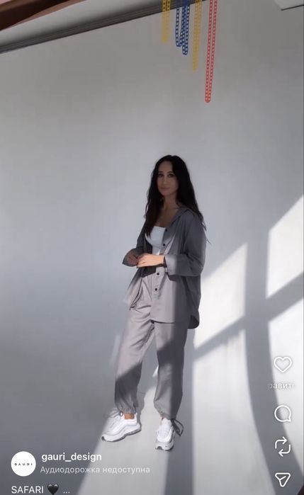 Продам костюм от бренда Gauri