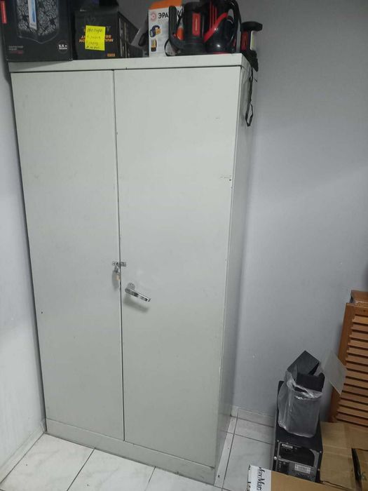 Продам металлический шкаф