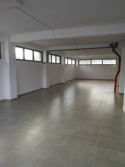 Vand Spațiu Comercial parter bloc