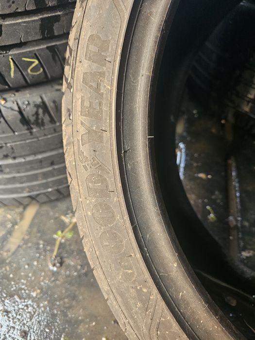 255 40 21 vara goodyear