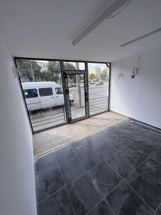 Spatiu comercial stradal Sector 5  20mp utili. 550€/luna