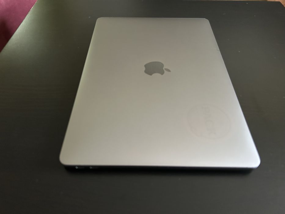 Vând Macbook Pro A1708 i5 8 GB RAM 256 GB SSD 199 cicluri