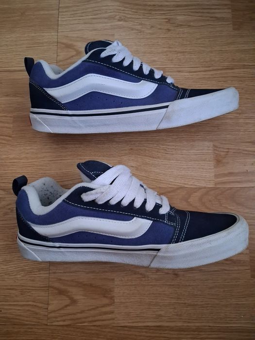Продавам Vans Knu School