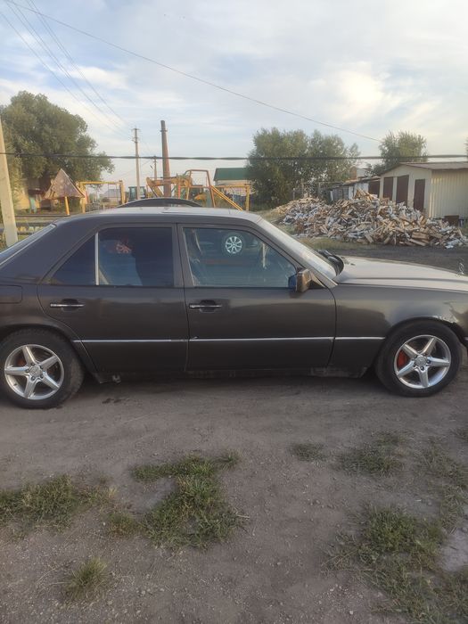 Продам машину Мерседес  Бенс 124